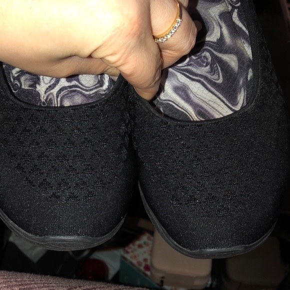 Skechers~air cooled memory foam~ Women's Black Memory Foam Shoes~8 - Picture 9 of 13